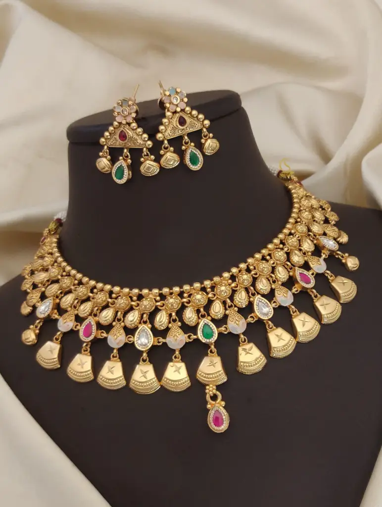 Choraski Choker Set